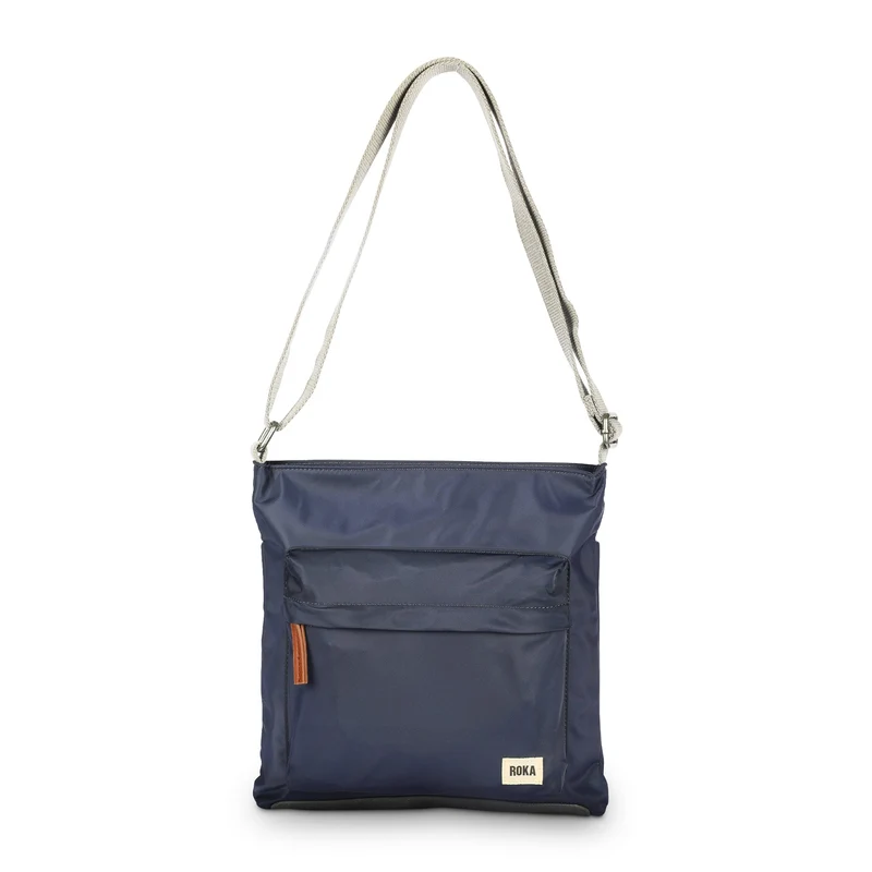ROKA Kennington B Midnight Medium Tasche aus recyceltem Nylon