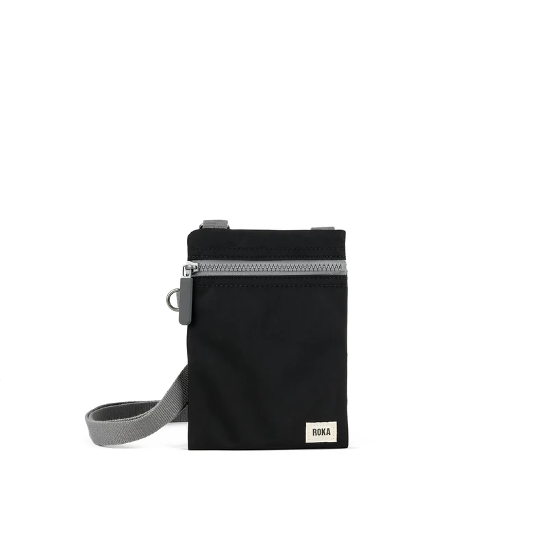 ROKA Chelsea Schwarze Tasche aus recyceltem Nylon