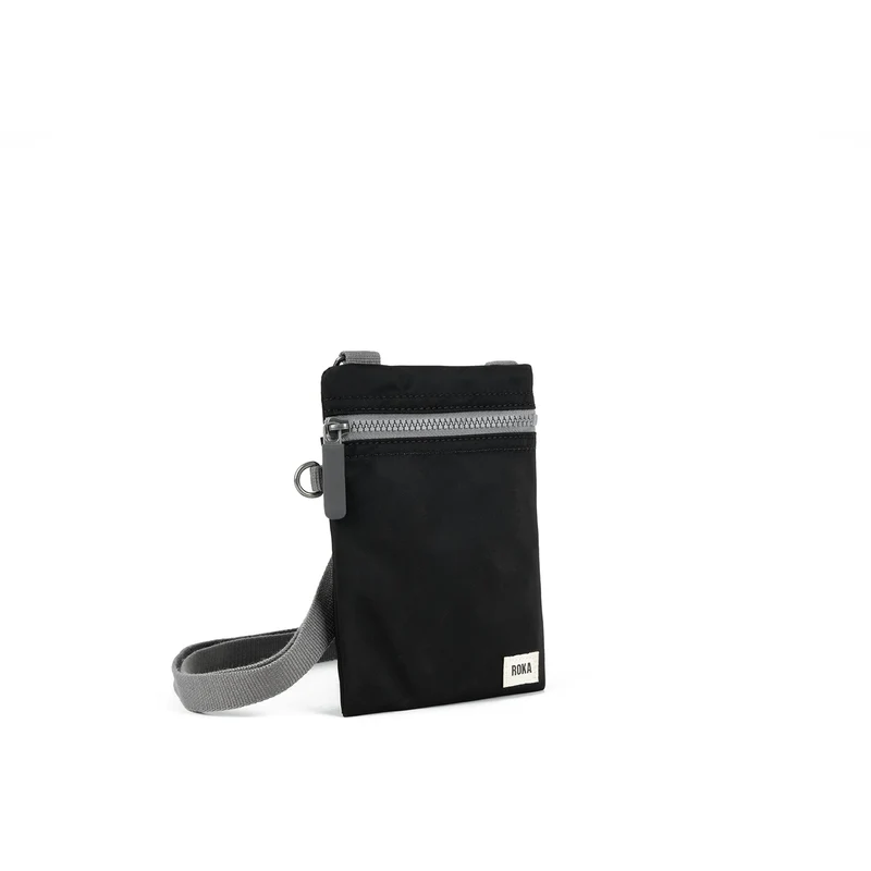ROKA Chelsea Schwarze Tasche aus recyceltem Nylon
