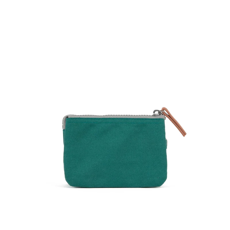 ROKA Carnaby Kleine, nachhaltige Handtasche aus türkisfarbenem Canvas