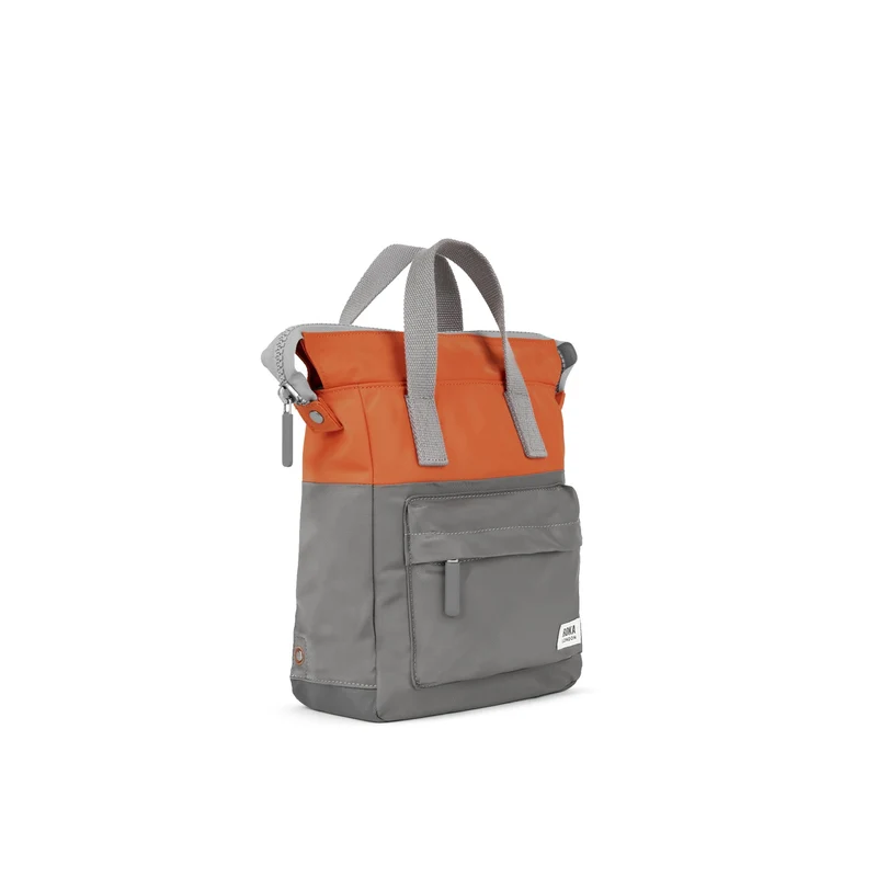 ROKA Kreativer Abfall Bantry B Graphit/Orangefarbene kleine Tasche aus recyceltem Nylon