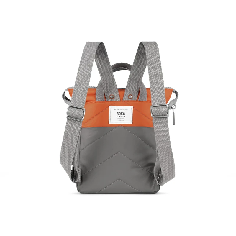 ROKA Kreativer Abfall Bantry B Graphit/Orangefarbene kleine Tasche aus recyceltem Nylon
