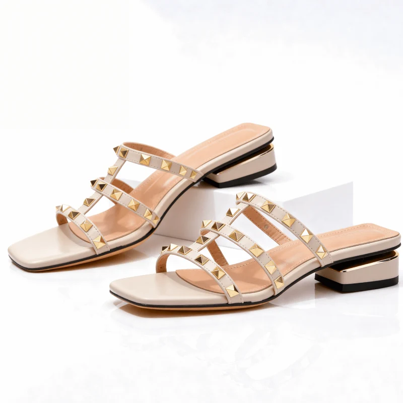 Riemchensandalen Damen mit Nieten und Absatz