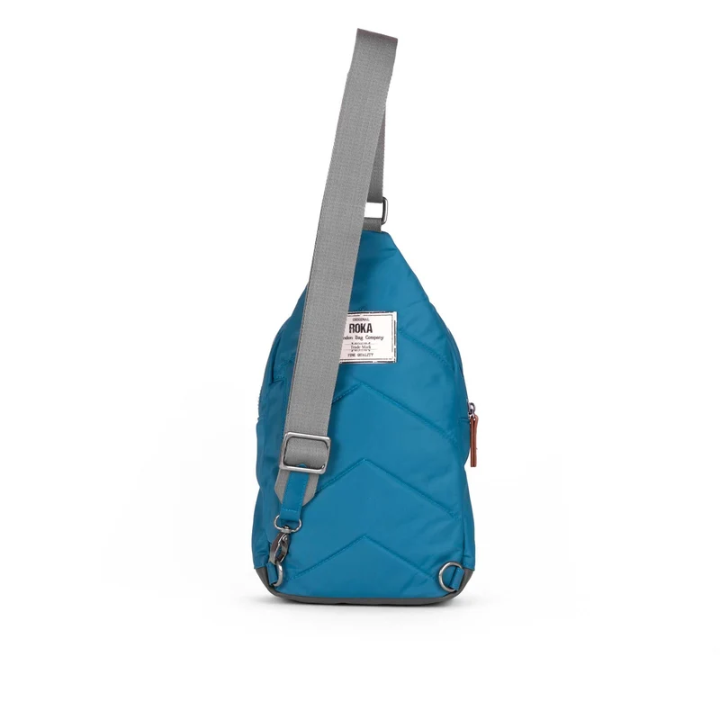 ROKA Willesden B Große Tasche aus recyceltem Nylon - Marine