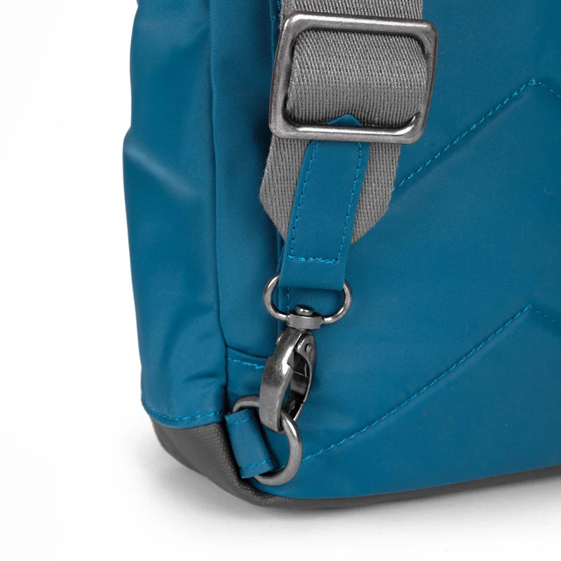 ROKA Willesden B Große Tasche aus recyceltem Nylon - Marine