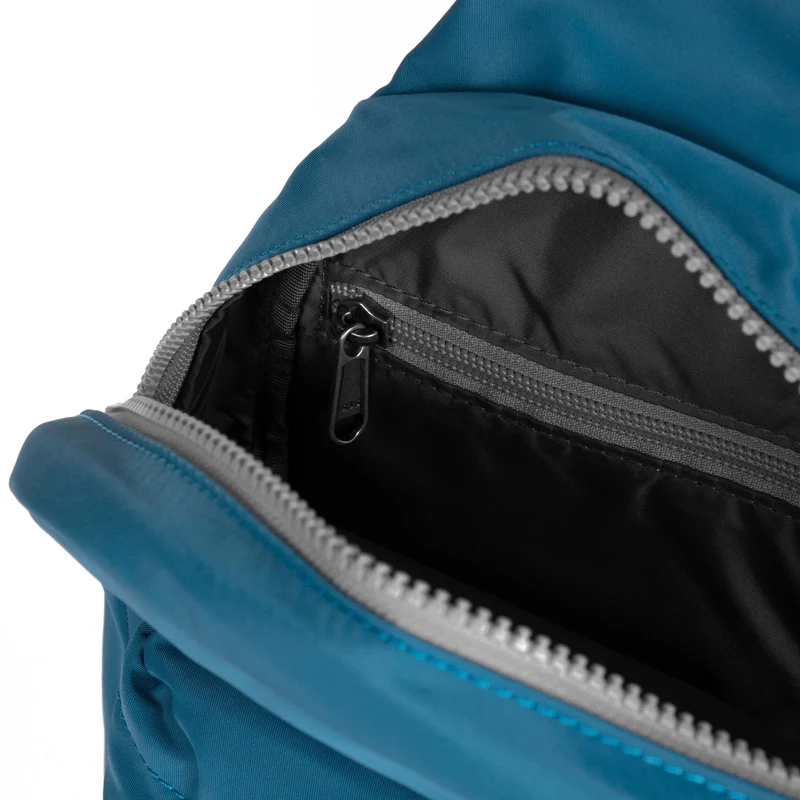 ROKA Willesden B Große Tasche aus recyceltem Nylon - Marine