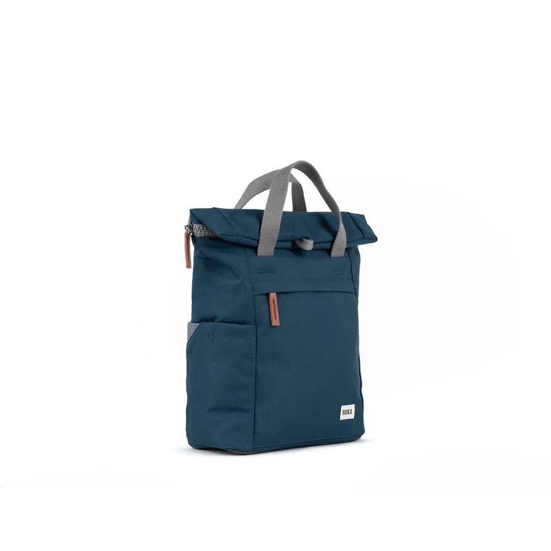 ROKA Finchley Eine kleine Tasche aus recyceltem Canvas von Pacific