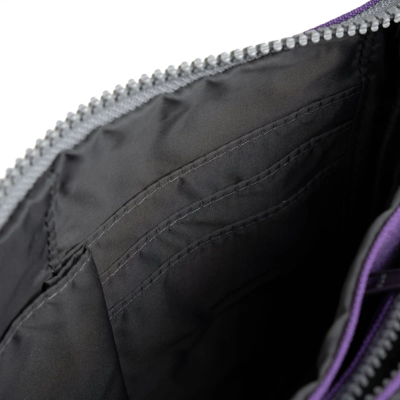 ROKA Carnaby Crossbody-Tasche aus recyceltem Canvas, Imperial Purple XL