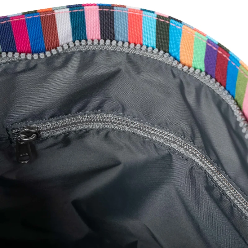 ROKA Kennington B Multi Stripe Medium Tasche aus recyceltem Canvas