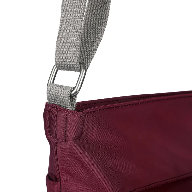 ROKA Kennington B Plum Medium Tasche aus recyceltem Nylon
