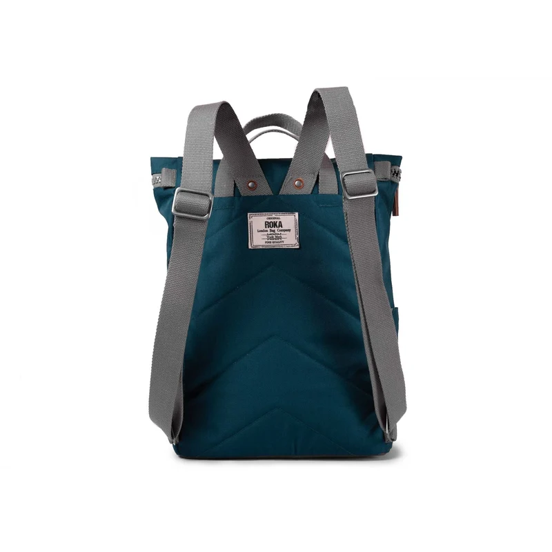 ROKA Finchley Eine mittelgroße, türkisfarbene Tasche aus recyceltem Canvas