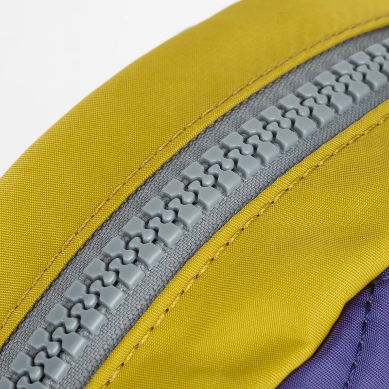 ROKA Kreativer Abfall Paddington B Kleine Tasche aus recyceltem Nylon, Edition 3