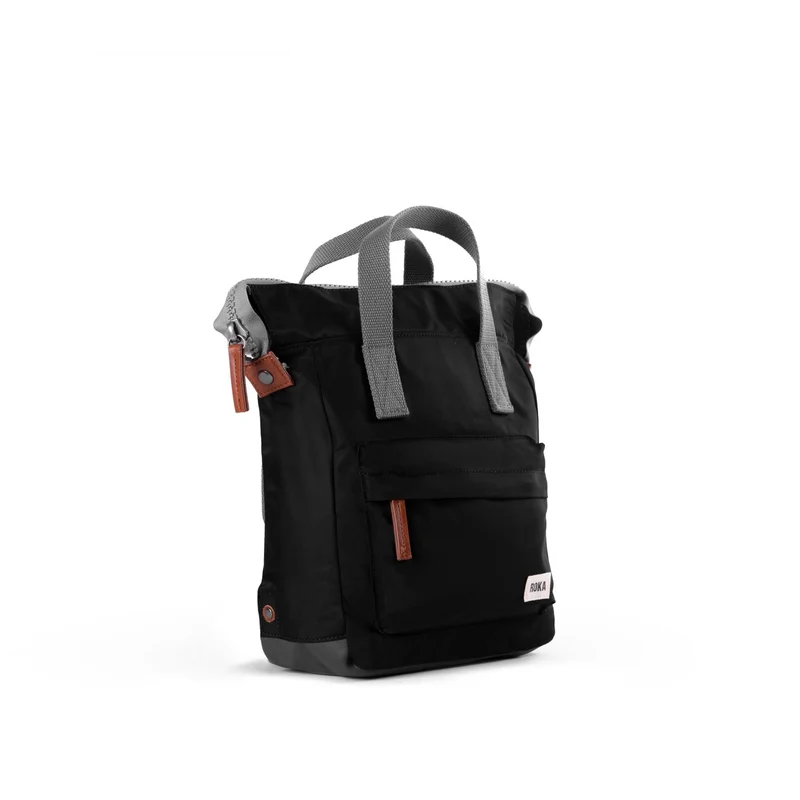 ROKA Bantry B Schwarze kleine Tasche aus recyceltem Nylon