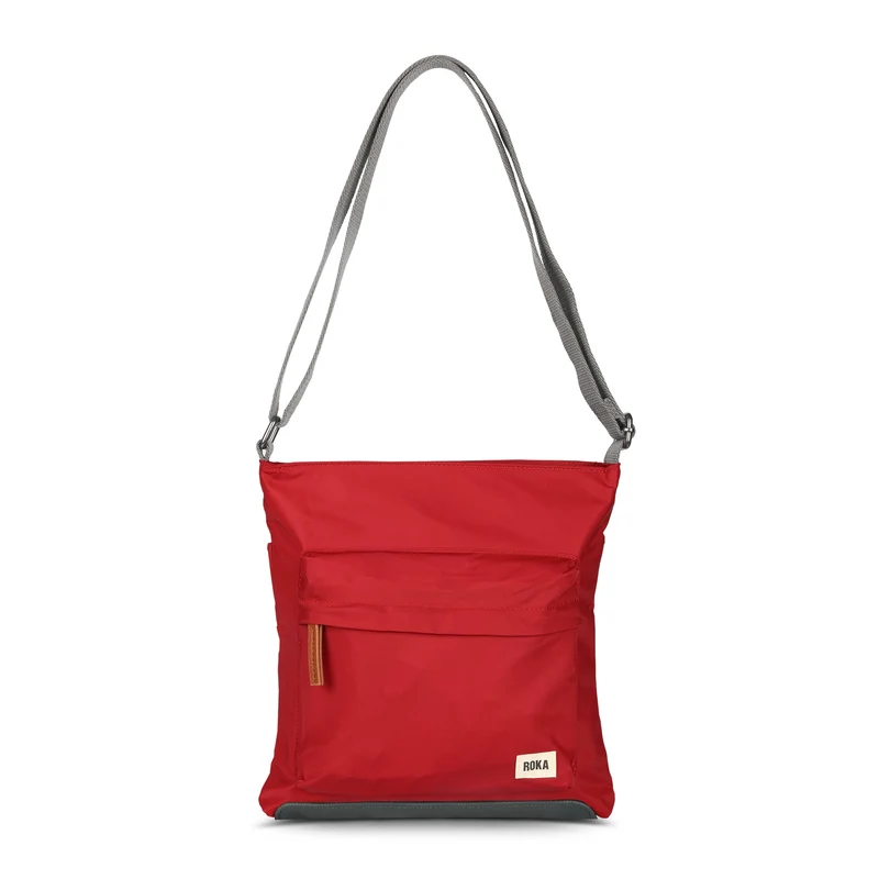 ROKA Kennington B Cranberry Medium Tasche aus recyceltem Nylon