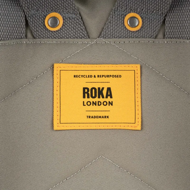 ROKA Gelbes Etikett Canfield B Coriander Medium Tasche aus recyceltem Canvas