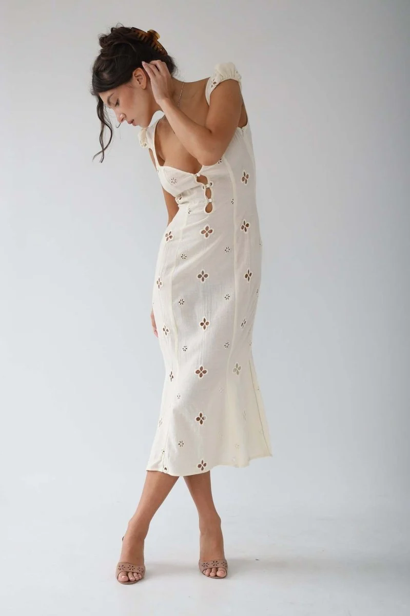 Figurbetontes Midi Kleid Mit Cut-Out Ausschnitt