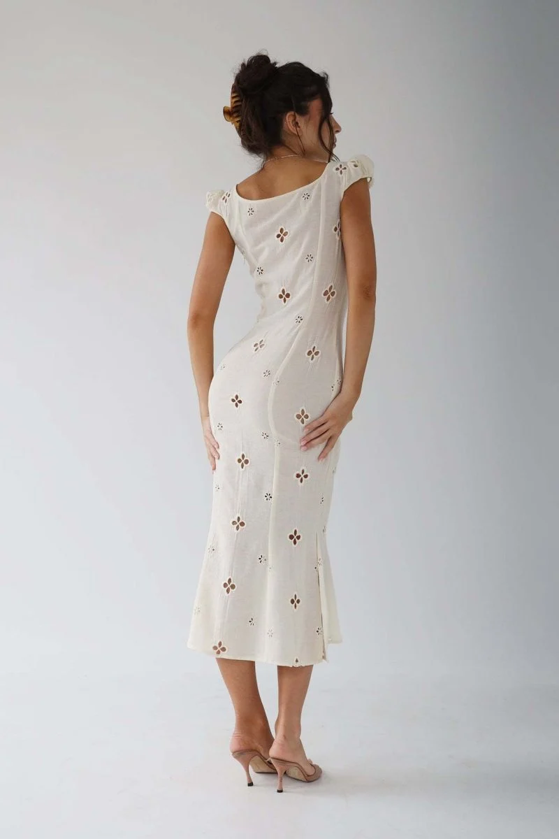 Figurbetontes Midi Kleid Mit Cut-Out Ausschnitt
