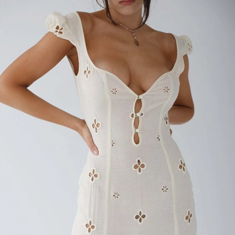 Figurbetontes Midi Kleid Mit Cut-Out Ausschnitt