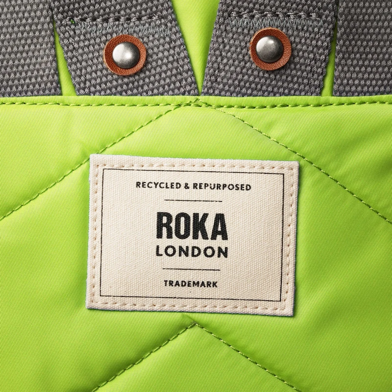ROKA Bantry Kleine Tasche aus recyceltem Nylon, hellgrün