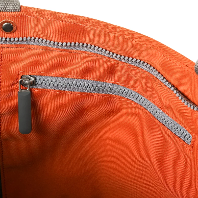ROKA Trafalgar B Pumpkin Tasche aus recyceltem Canvas
