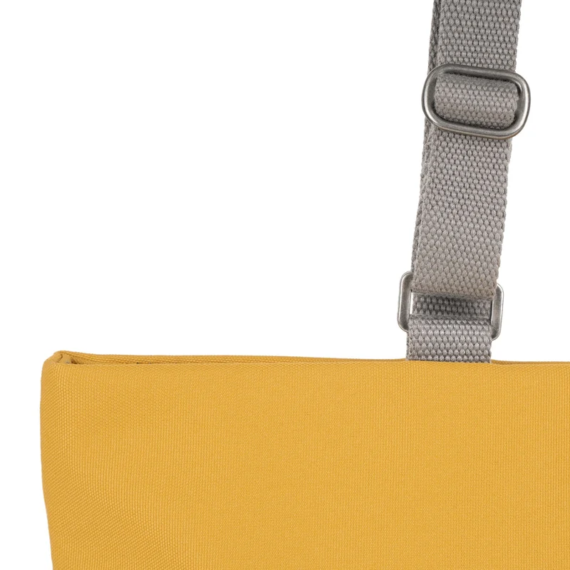 ROKA Trafalgar B Flax recycelte Canvas-Tasche