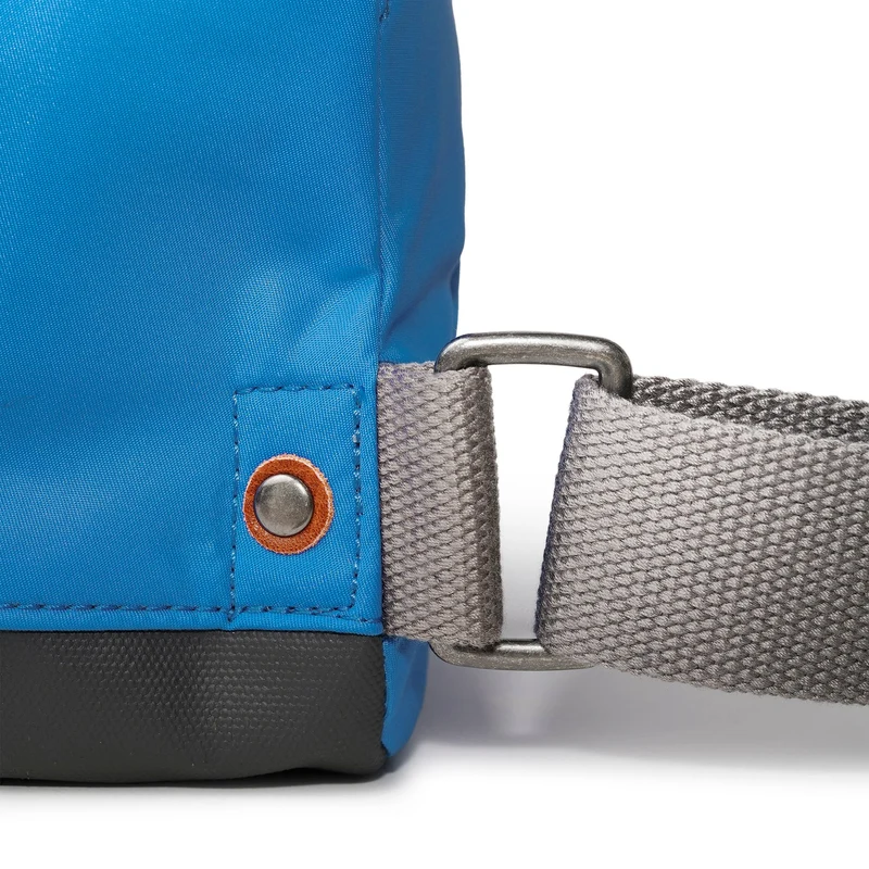 ROKA Bantry B Seaport Kleine Tasche aus recyceltem Nylon