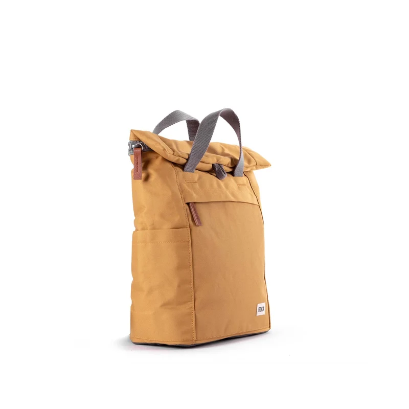 ROKA Finchley Eine kleine Tasche aus recyceltem Leinenstoff von Flax