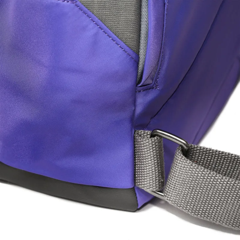 ROKA Canfield B Peri Lila Mittelgroße Tasche aus recyceltem Nylon