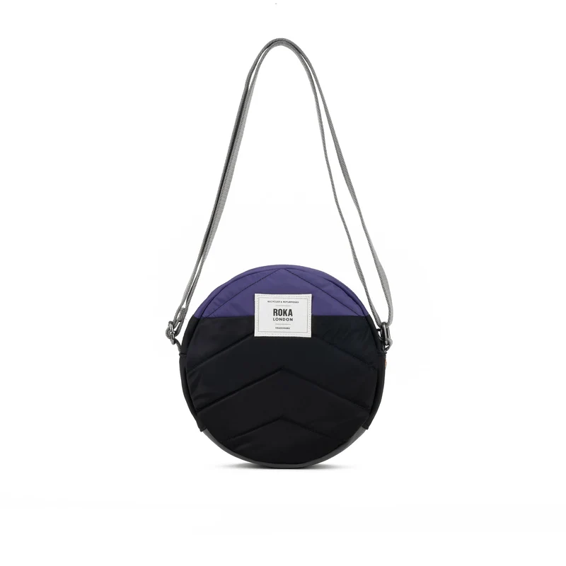 ROKA Kreativer Abfall Paddington B Schwarz / Mulberry Kleine Tasche aus recyceltem Nylon