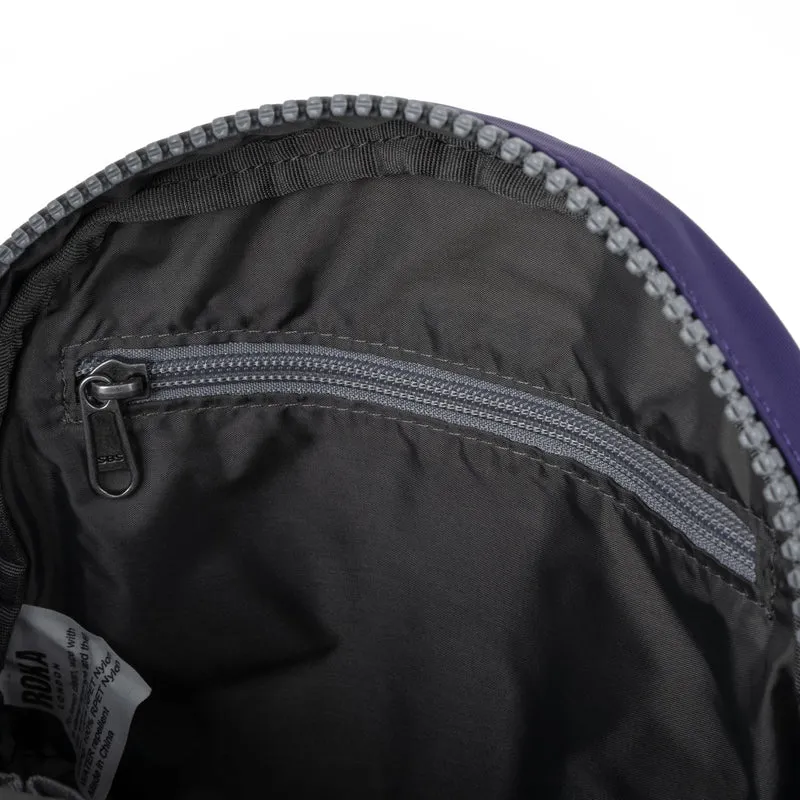ROKA Kreativer Abfall Paddington B Schwarz / Mulberry Kleine Tasche aus recyceltem Nylon