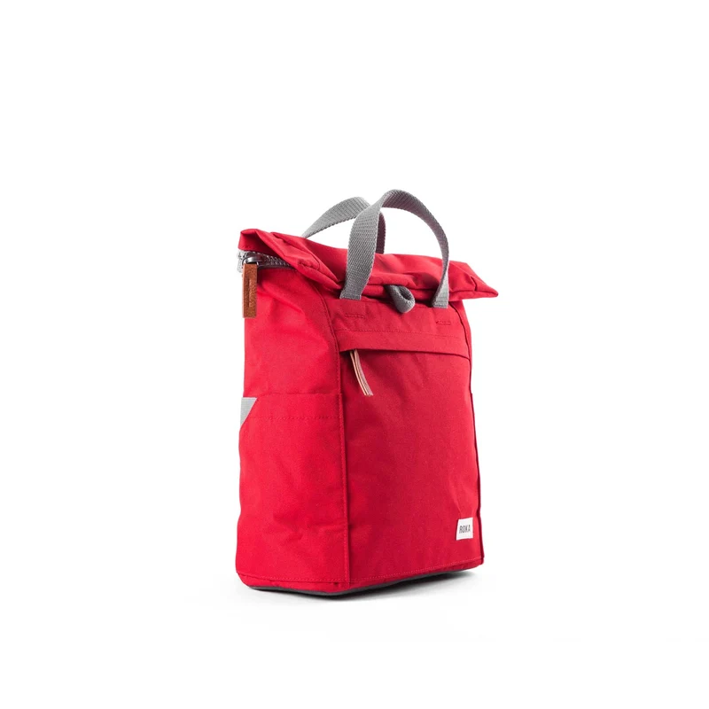 ROKA Finchley Eine kleine Tasche aus recyceltem Canvas in Marsrot