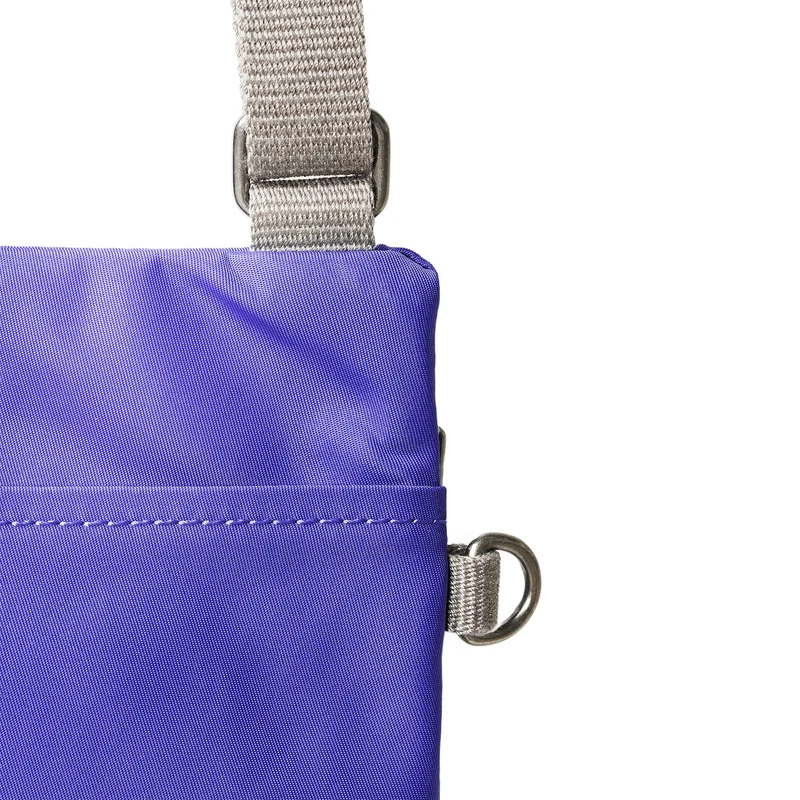 ROKA Chelsea Einfache lila Tasche aus recyceltem Nylon