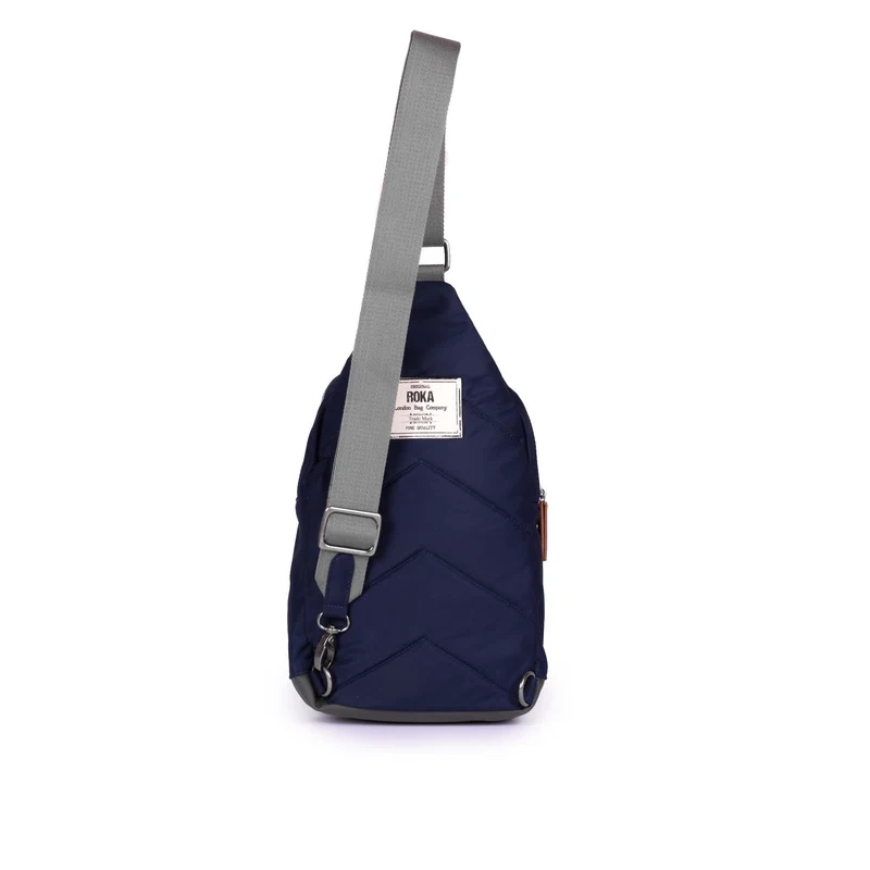 ROKA Willesden B Große Tasche aus recyceltem Nylon - Mitternacht
