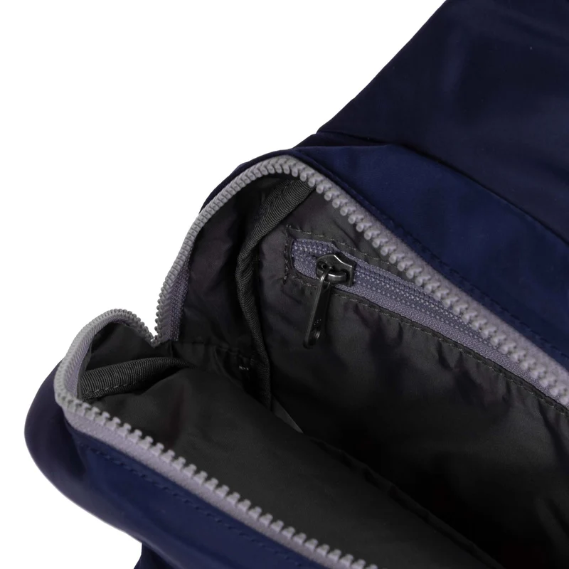 ROKA Willesden B Große Tasche aus recyceltem Nylon - Mitternacht
