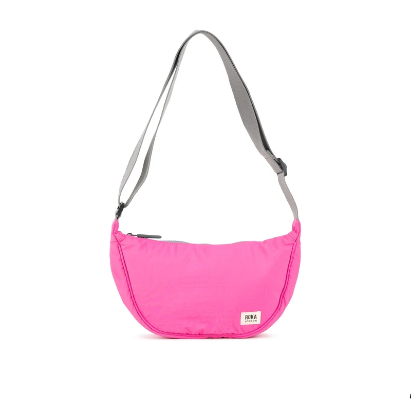 ROKA Farringdon Tasche aus recyceltem Taslon in leuchtendem Pink