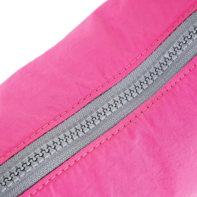 ROKA Farringdon Tasche aus recyceltem Taslon in leuchtendem Pink