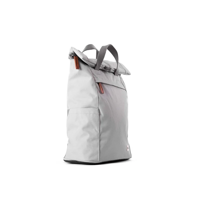 ROKA Finchley Eine mittelgroße Tasche aus recyceltem Canvas mit Nebelmotiv