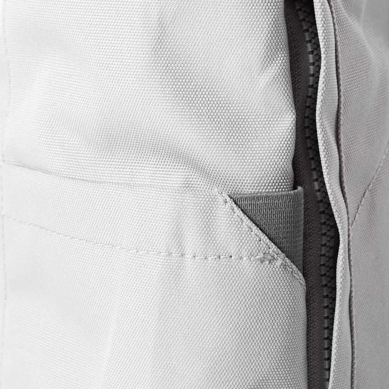 ROKA Finchley Eine mittelgroße Tasche aus recyceltem Canvas mit Nebelmotiv
