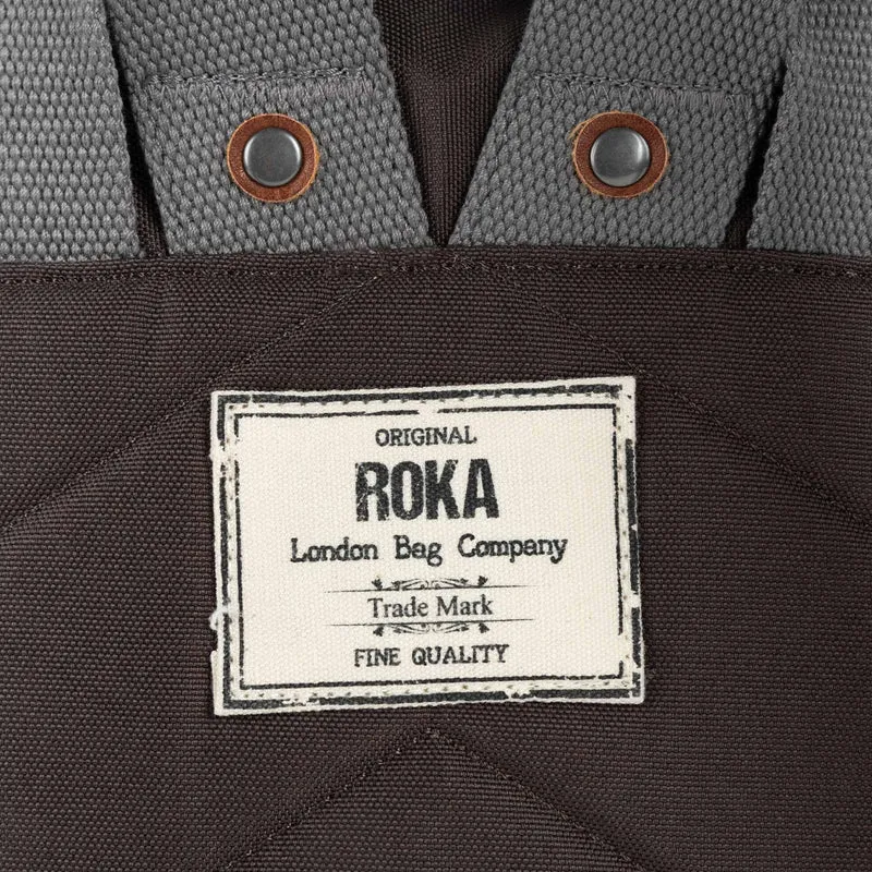 ROKA Flanell Bantry Kleine Tasche aus recyceltem Canvas mit dunkler Schokoladenbraun