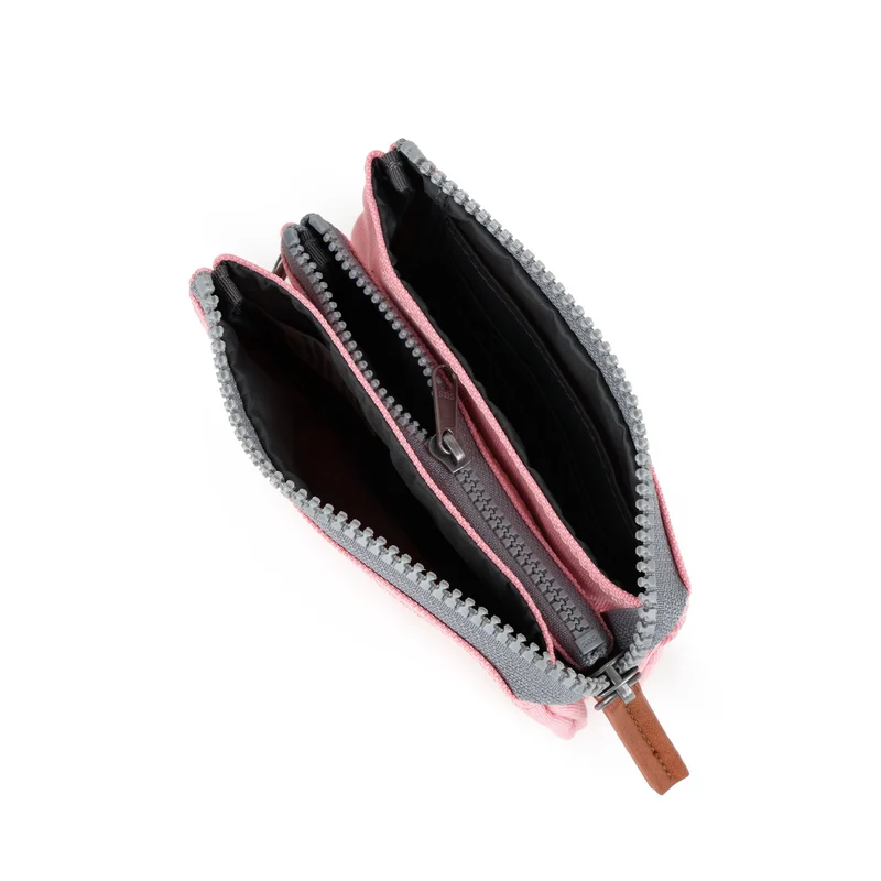 ROKA Carnaby Kleine Handtasche aus recyceltem Canvas mit Rosenmuster