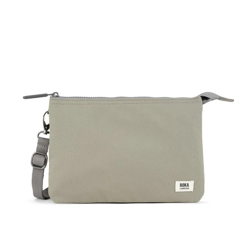 ROKA Carnaby Crossbody Coriander XL Tasche aus recyceltem Canvas