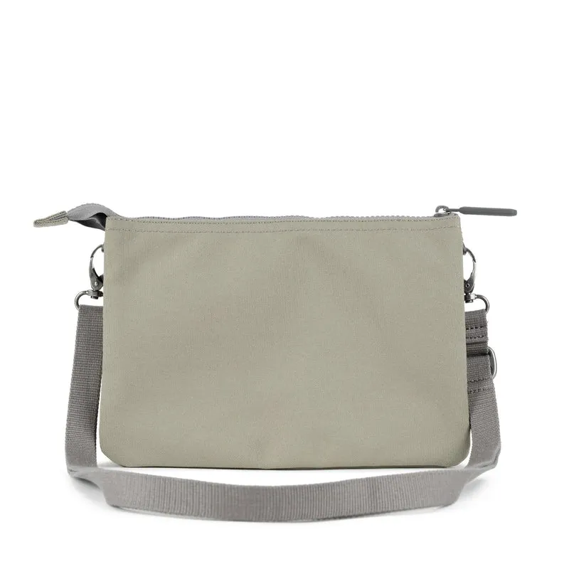 ROKA Carnaby Crossbody Coriander XL Tasche aus recyceltem Canvas