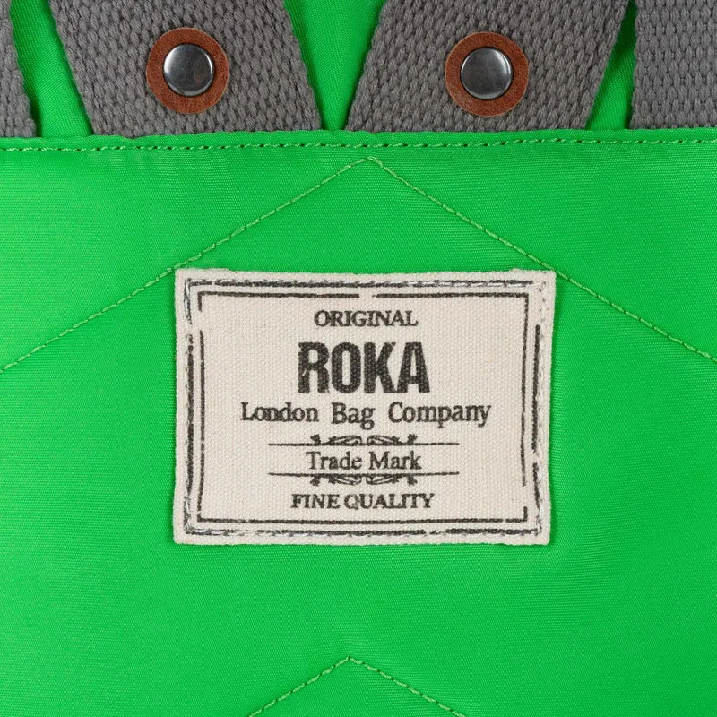 ROKA Canfield B Kelly Green Kleine Tasche aus recyceltem Nylon