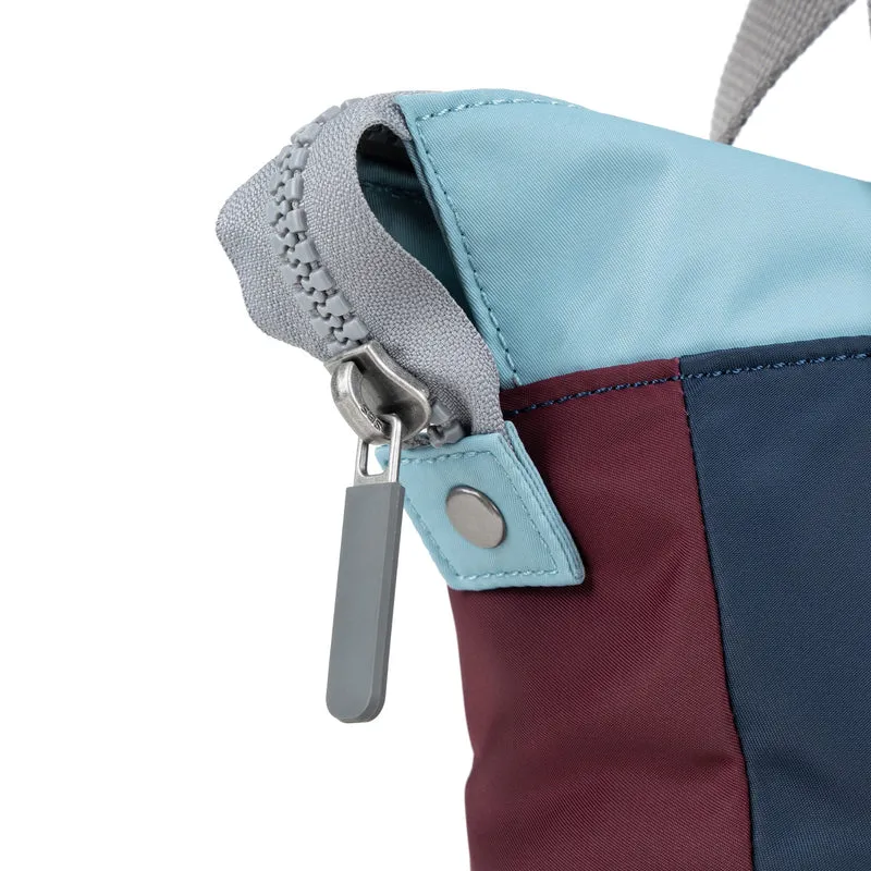 ROKA Kreativer Abfall Bantry B Kleine Tasche aus recyceltem Nylon, Edition 5