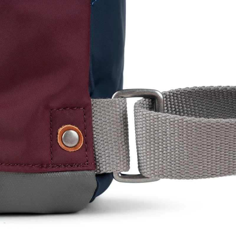 ROKA Kreativer Abfall Bantry B Kleine Tasche aus recyceltem Nylon, Edition 5