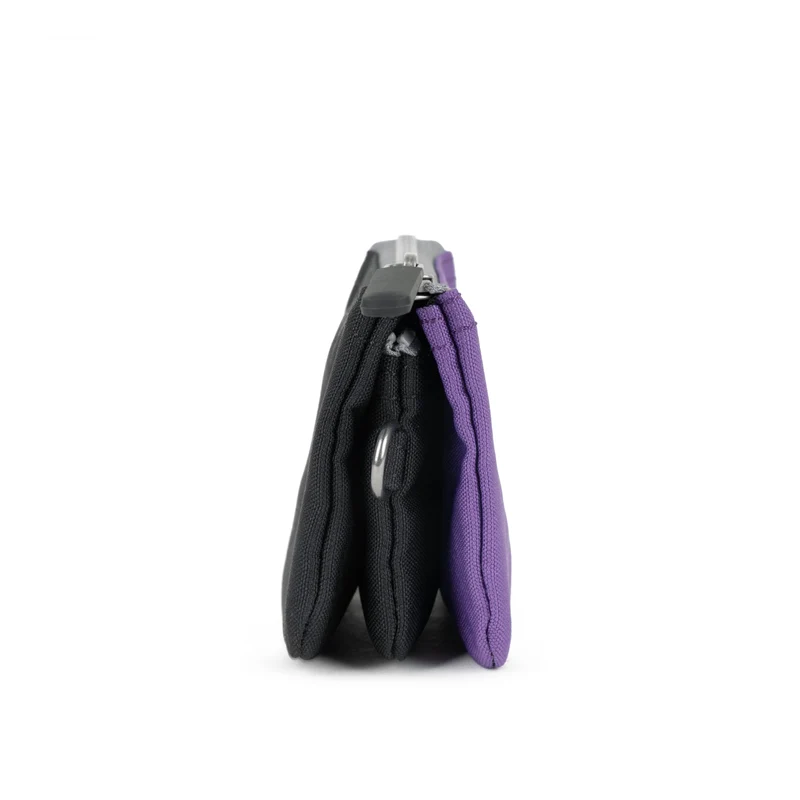 ROKA Black Label Carnaby Kleine Tasche aus recyceltem Canvas in Imperial Purple