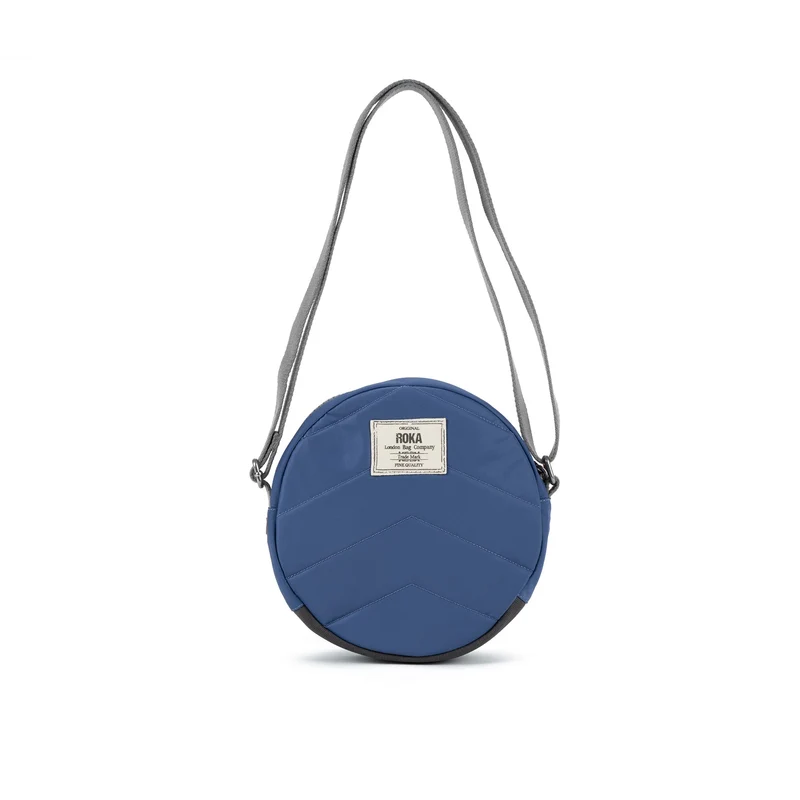 ROKA Paddington Kleine Tasche aus recyceltem Nylon, Farbe: Burnt Blue