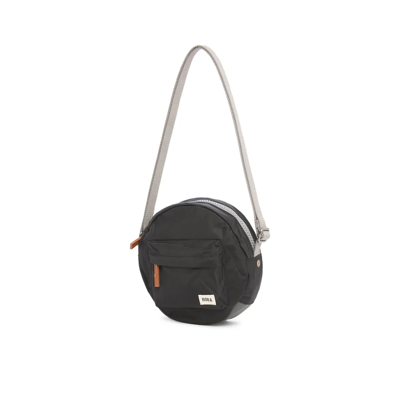 ROKA Paddington B Schwarze kleine Tasche aus recyceltem Nylon