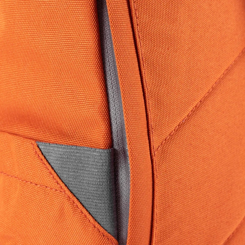 ROKA Finchley Eine mittelgroße Tasche aus recyceltem Canvas in Atomic Orange