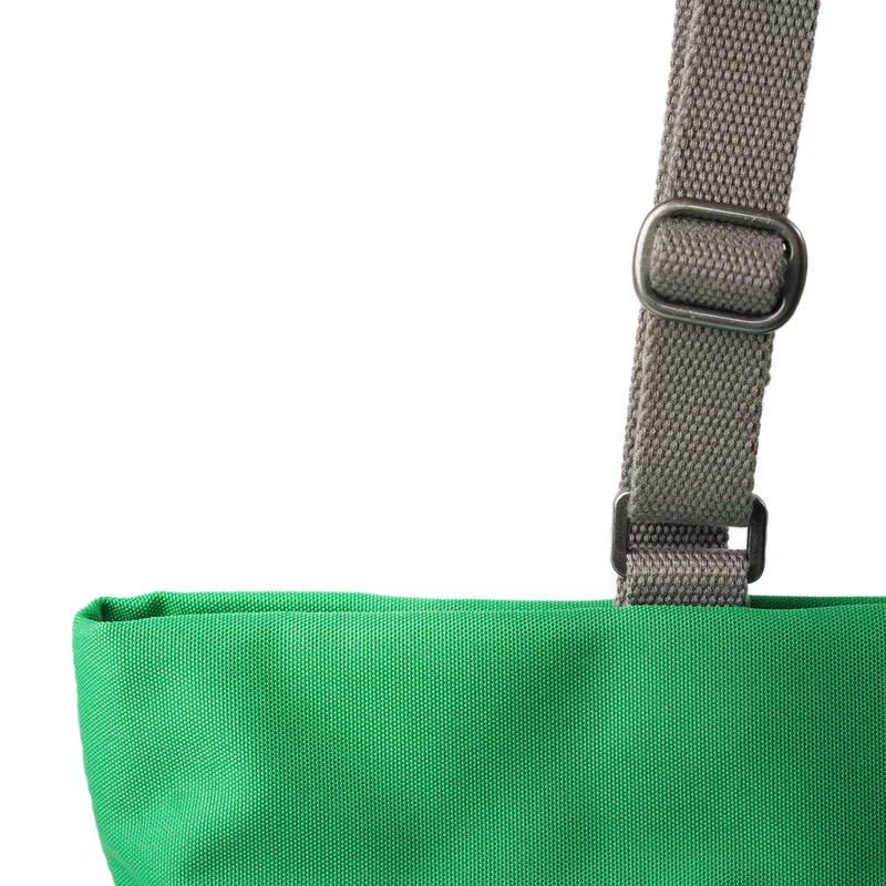 ROKA Trafalgar B Mountain Green Tasche aus recyceltem Canvas